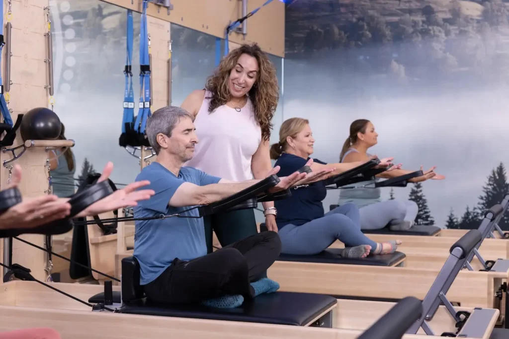 Clase de Pilates Reformer enfocada en beneficios y ventajas del método en Club Pilates Indautxu Bilbao