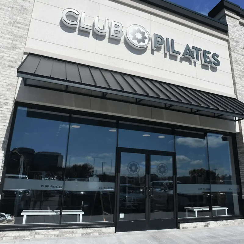 Fachada de las oficinas principales de Club Pilates en Estados Unidos Contacto