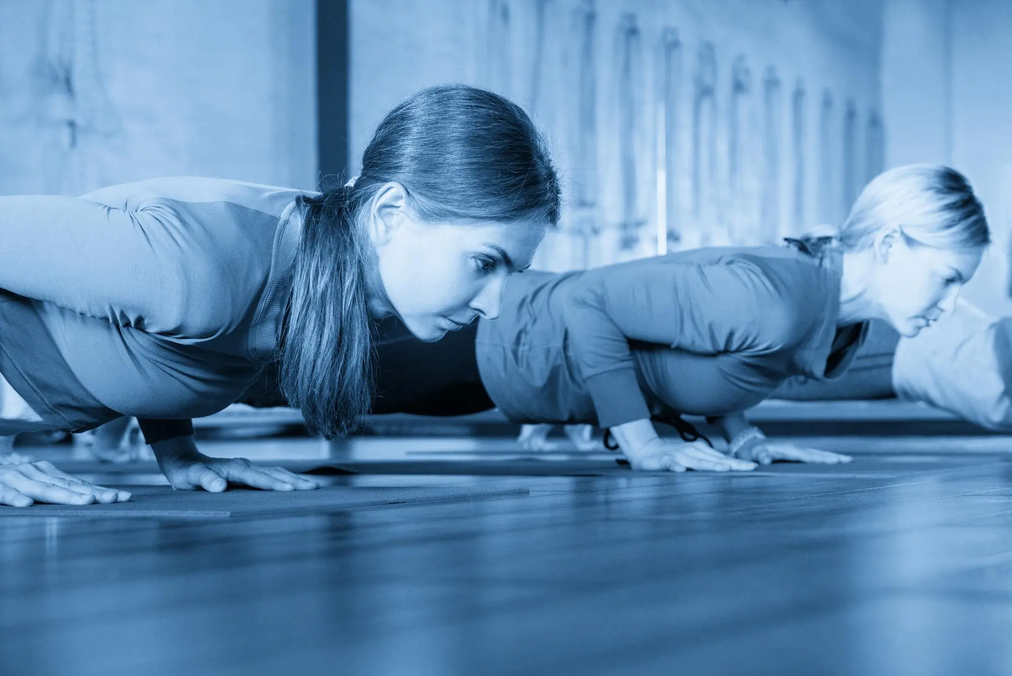 Ejercicio de mindfulness y pilates en Club Pilates Indautxu Bilbao, unión para el equilibrio cuerpo-mente.